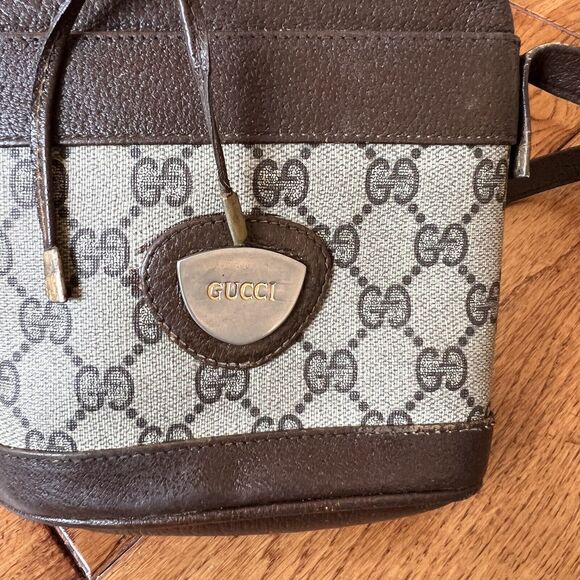 Vtg 1980’s Gucci GG Drawstring Bucket Coated Canvas Crossbody/Shoulder Bag Tan - Picture 2 of 10